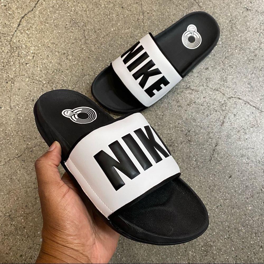 WMNS NIKE OFF COURT SLIDE WHITES BLACKS